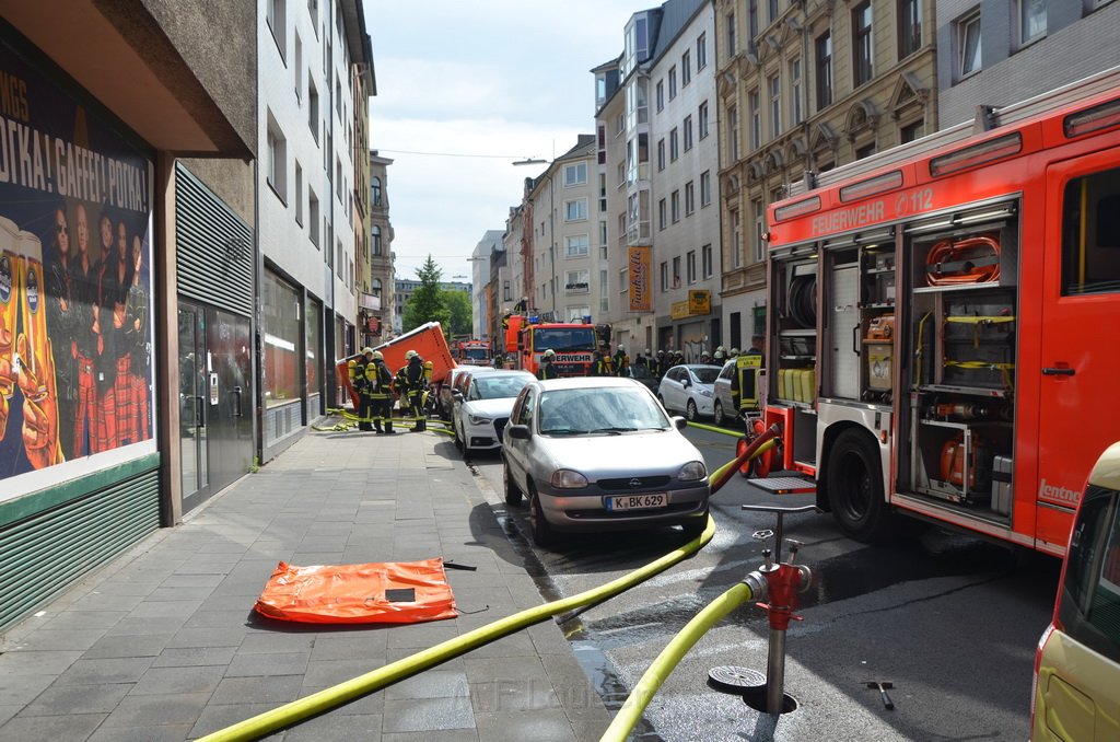 Feuer 2 Y Koeln Altstadt Kyffhaeuserstr P035.JPG - Miklos Laubert